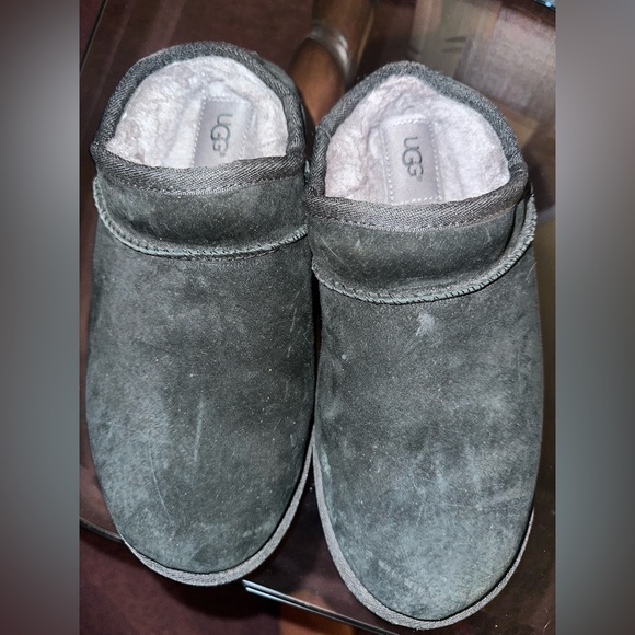 Black UGGs size 7 - Picture 2 of 5